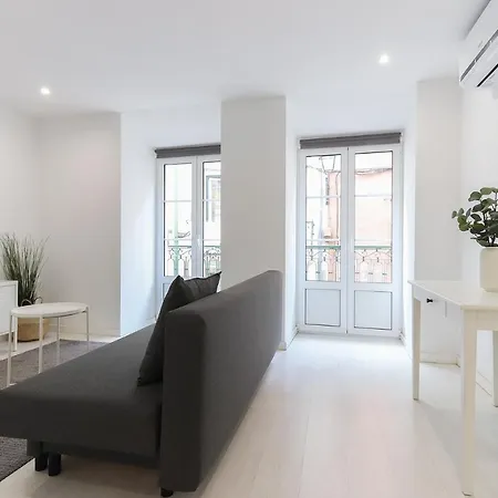 Graca Elegant By Homing Apartment