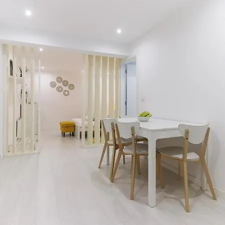 Graca Elegant By Homing Apartment